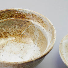 Indlæs billede til gallerivisning Retroskål/bowl med låg - hvid og sand