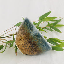 Indlæs billede til gallerivisning Blå retroskål / bowl - V-formet