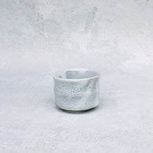 Indlæs billede til gallerivisning Sake-kop - Hvid sky