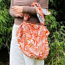 Indlæs billede til gallerivisning Furoshiki orange/blå kamelia 104 cm
