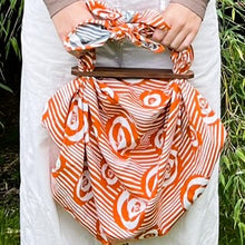 Indlæs billede til gallerivisning Furoshiki orange/blå kamelia 104 cm
