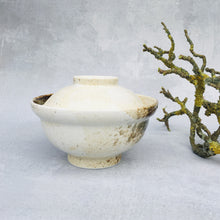 Indlæs billede til gallerivisning Retroskål/bowl med låg - hvid og sand
