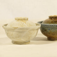 Indlæs billede til gallerivisning Retroskål/bowl med låg - hvid og sand

